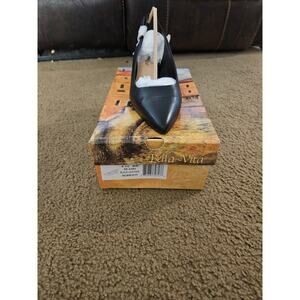 Bella-Vita Scarlett Black Leather Heels – Size 8.5 WW